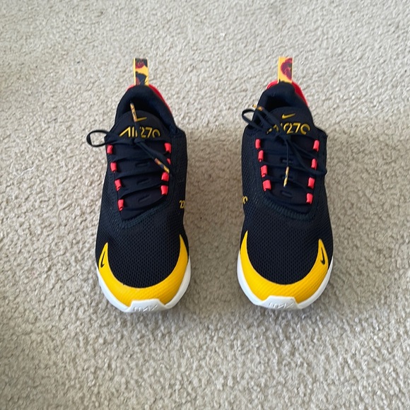 Shoes - Nike Air Max 270 SE